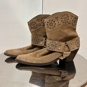 Covington "Outwest" Tan Suede Western Boots Women's Boots Size 9